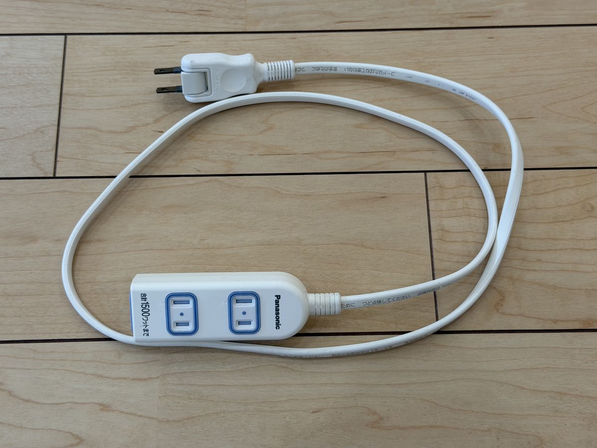 白い延長コード(電源タップ)