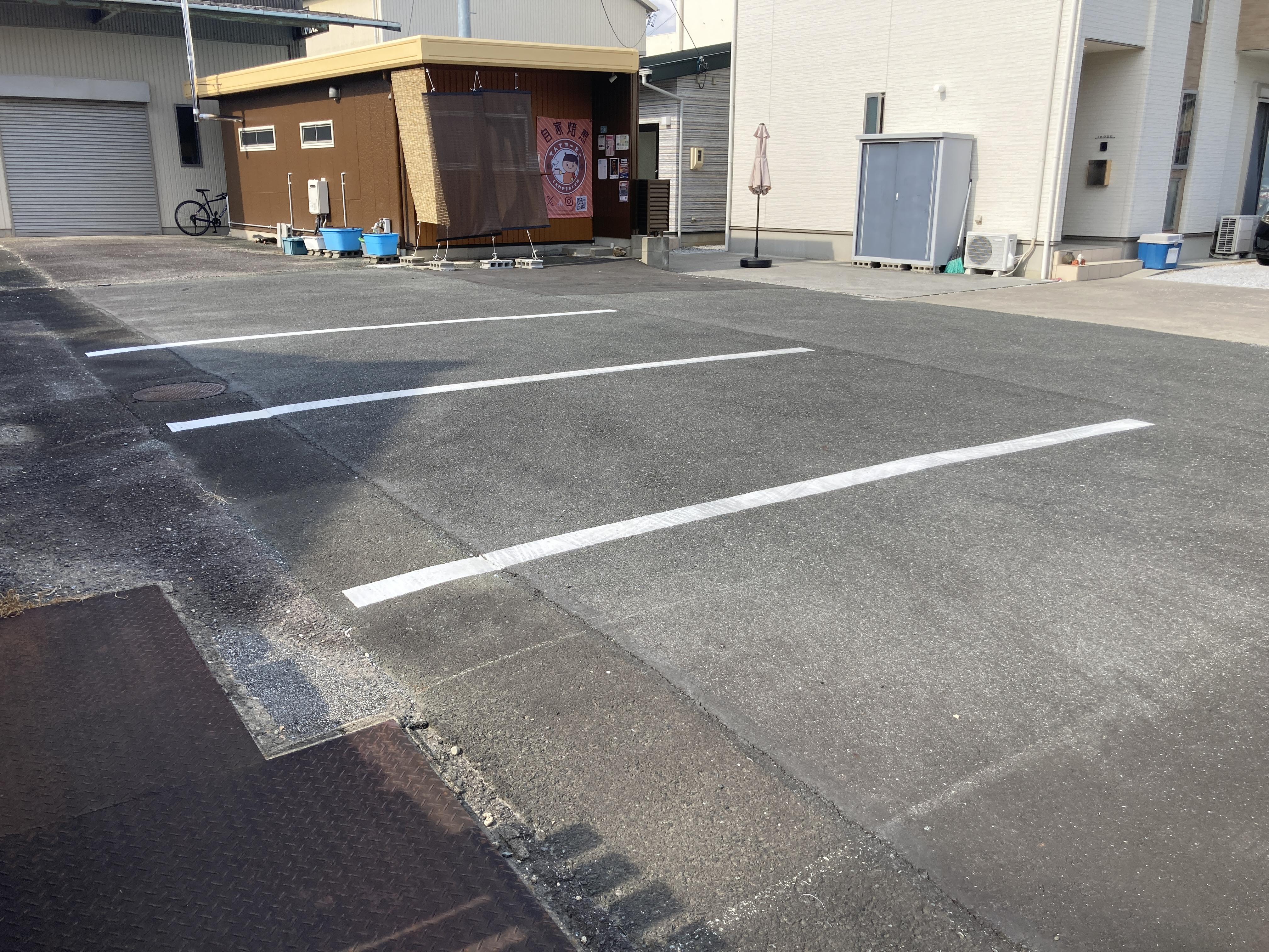 スタジオてんと専用の無料駐車場（3〜5台完備）