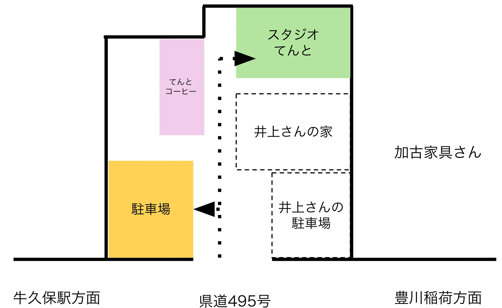 スタジオてんと敷地内の無料駐車場と外観